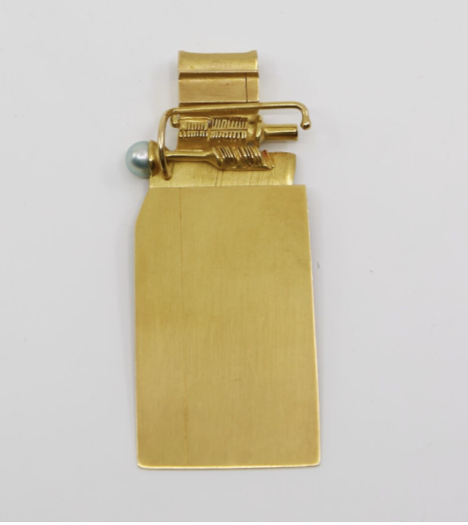Lot 182 Pendentif en or 18K de forme rectangulaire orné d'une perle de culture