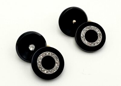 Paire de boutons de manchettes en or et onyx agrémentés de diamants taillés en roses